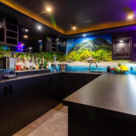 Housecube, Bar , Prywatne Kino, Bilard , Luxus * ורוצלב