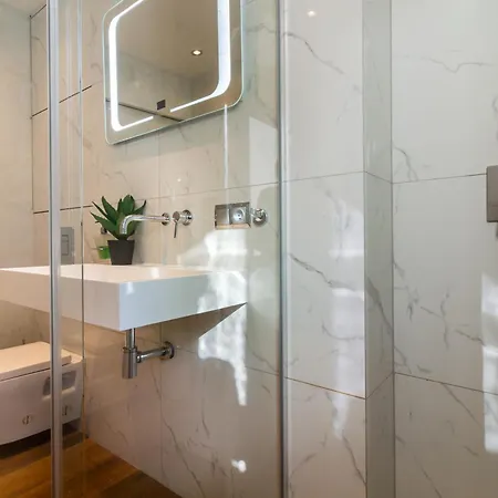 Housecube, Bar , Prywatne Kino, Bilard , Luxus ヴロツワフ