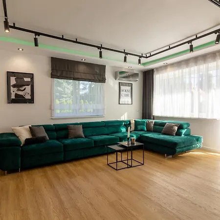 Housecube, Bar , Prywatne Kino, Bilard , Luxus וילה