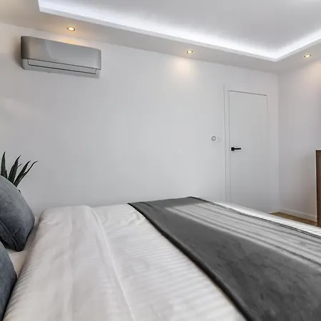 Housecube, Bar , Prywatne Kino, Bilard , Luxus וילה ורוצלב