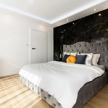 Housecube, Bar , Prywatne Kino, Bilard , Luxus