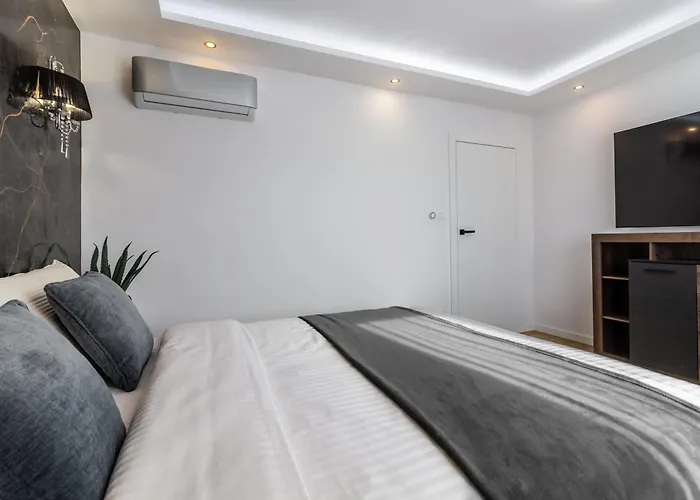 Housecube, Bar , Prywatne Kino, Bilard , Luxus 别墅 弗罗茨瓦夫